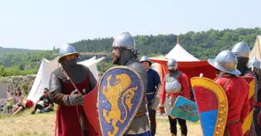 „Странстващата бъчва“ гощава с  медовина на крепостта Червен