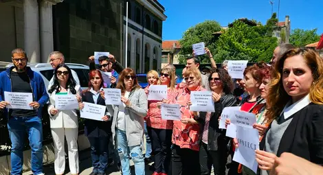 И работещите в обществените медии в Русе излязоха на протест И работещите в обществените медии в Русе излязоха на протест