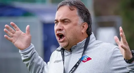 Митов с емблемата на &bdquo;Септември&ldquo; в мача на 20 май в Монтана.      Снимка: Нов спорт