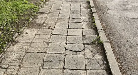 35 000 лева обезщетение за счупен крак заради неравен тротоар