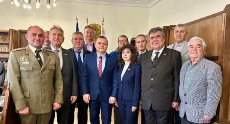 Пенчо Милков се срещна с български и румънски военни от запаса и резерва Пенчо Милков се срещна с български и румънски военни от запаса и резерва