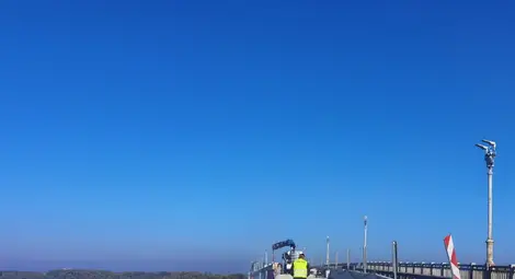 Започва полагането на хидроизолацията при тротоарния блок в целия затворен над 400 м участък на Дунав мост при Русе