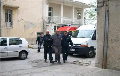 Отвлекли и държали в цистерна мъжа, който се барикадира в дома на баща си 