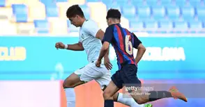 Никола Илиев игра за „Интер“ при загуба от „Барселона“