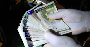 Телефонен измамник вкарал в занаята и 8-годишния си син