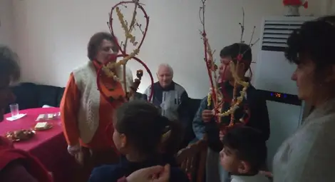 Малки и големи в Ценово  пресъздадоха обичая Сурваки