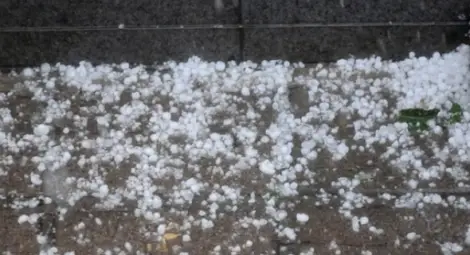 Синоптиците предупреждават: Код жълто! Бури и градушки ще ударят следобед