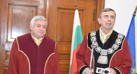 Церемония по приемане на ректорската власт се състоя в Русенския университет /галерия/