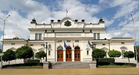 НС ще заседава извънредно на 7 септември за актуализацията на бюджетите на НЗОК и ДОО