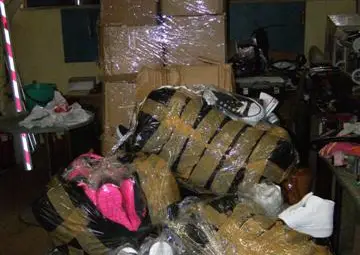 Фалшиви &bdquo;Найк&ldquo;, &bdquo;Армани&ldquo; и &bdquo;Шанел&ldquo; открити в тайник на румънски рейс