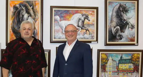 Изложба събира различните лица на лятото в галерията на „Борисова“ 6 в Русе Изложба събира различните лица на лятото в галерията на „Борисова“ 6 в Русе