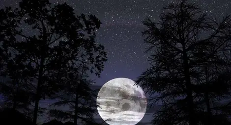 Луната се отдалечава от Земята