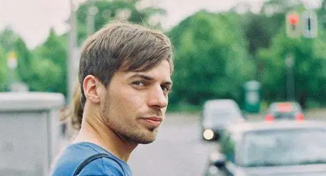 Не в попфолка е проблемът, а в малкото алтернативи за младите