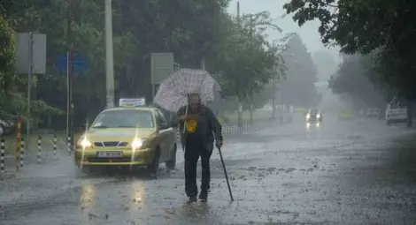 Русенските пожарникари работят по над 30 сигнала за наводнения /видео/