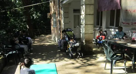 Децата от &bdquo;Розовата къща&ldquo; посрещнаха лятото на лагер