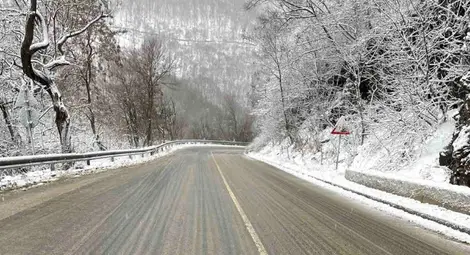 АПИ: Шофьорите да тръгват с автомобили, подготвени за зимни условия. Карайте внимателно и разумно!