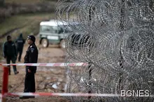 5 фирми поемат доставките за оградата на границата