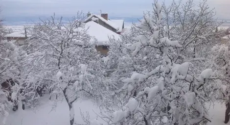 Снегът започна да се топи в Пазарджишко, има наводнени сгради и имоти