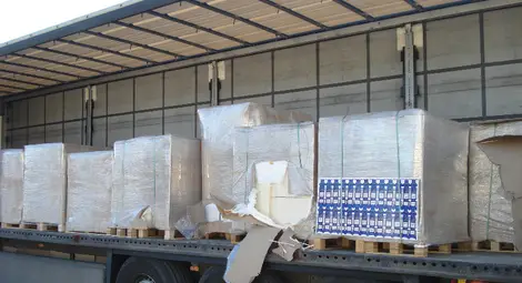 Митнически инспектори намериха заготовки за кутии за цигари и коркофан в камион с подаръчна хартия на Дунав мост при Видин