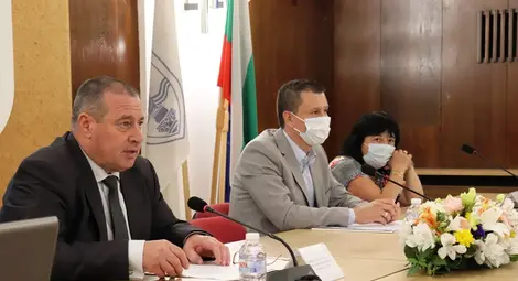 Русе влезе в червената Ковид зона: Няма да се затварят заведения, имунизации и пред хипермаркетите