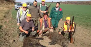 Ловната дружинка от Хотанца откри сезона с два глигана по 140 кг