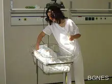 Непълнолетни майки ще получават помощи само в натура