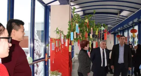 Китайски фенери се разлюляха  на фестивал в Канев център