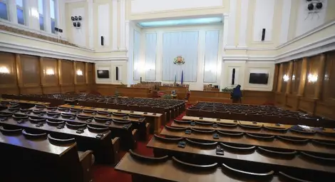 ГЕРБ-СДС поискаха депутатите да обсъдят темата за зеления сертификат в НС