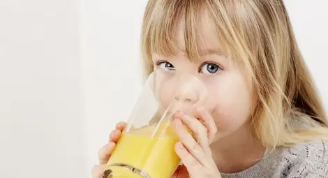 Не давайте на децата плодови сокове на закуска