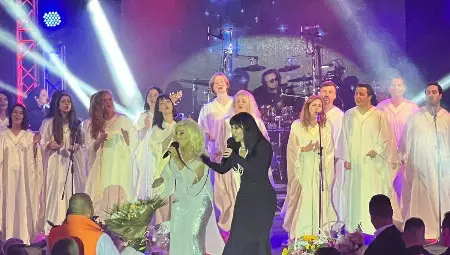 Теди Кацарова отпразнува с вълнуващ концерт своите 30 години на сцена /галерия/