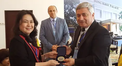 Ректорът Белоев проведе първи срещи във виетнамския Кън Тхъ