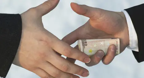 Под 8% от българите биха сигнализирали за корумпиран политик