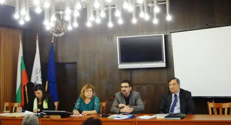 Обучават секционните комисии за особеностите на вота Обучават секционните комисии за особеностите на вота