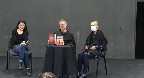 Водещата на срещата Надежда Московска (вляво) и преводачката Румяна Иванова (вдясно), допринесоха с финес срещата с Ерик Ноло да се превърне в празник на франкофонията.