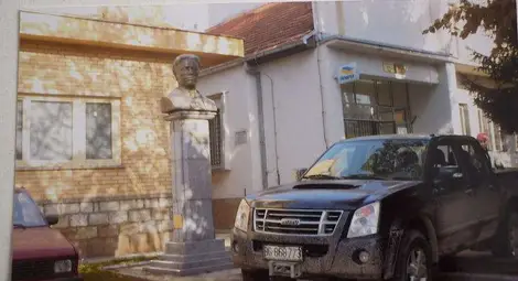 Нож в гърба