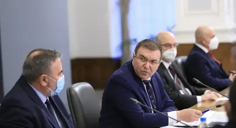 Ангелов: Нелепо е да правим политика в момента