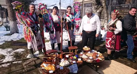 Автентичните старовремски софри представяха традиционни български празнични ястия. Автентичните старовремски софри представяха традиционни български празнични ястия.