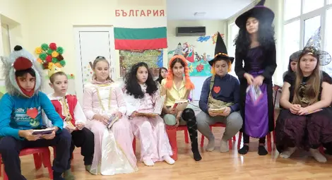 Герои от приказки четоха пред деца в Ценово