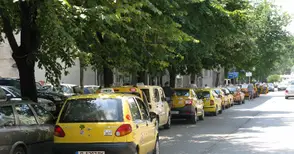 Местят стоянката за таксита от „Петко Д. Петков“ на „Раковски“