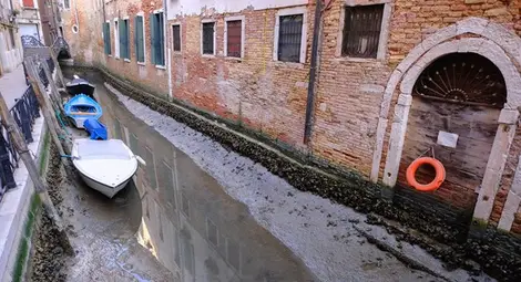 Пресъхнаха каналите във Венеция