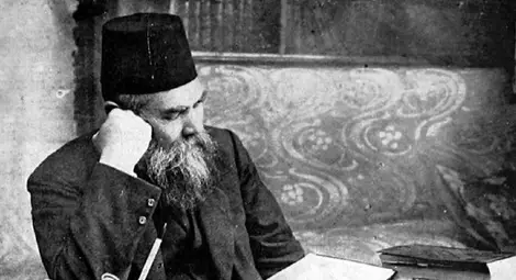 Фотография на Ахмед Мидхат ефенди. От книгата на Али Тюфекчи: &bdquo;Традиционалистът от младотурците: Ахмед Мидхат Ефенди&ldquo; (Gelenekci Bir Jonturk: Ahmed Midhat Efendi)