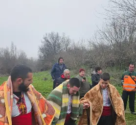 Ледената Янтра отново събра смелчаците на Богоявление в община Ценово