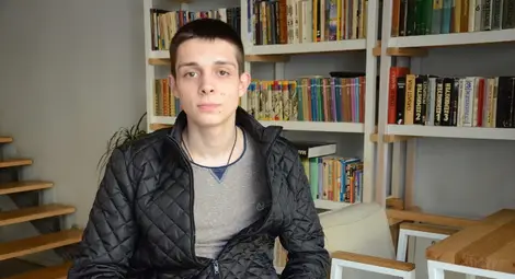 Президентът за един ден Йовчо записва любимите си цитати за живота в тетрадка