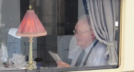 Главният барман на „Ориент експрес“ Игнасио: Усещането да пътуваш с този влак е все едно се връщаш назад в историята Главният барман на „Ориент експрес“ Игнасио: Усещането да пътуваш с този влак е все едно се връщаш назад в историята