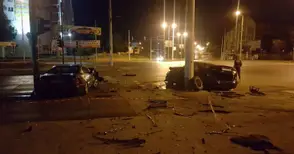 Трима тежко ранени в среднощен удар между два мерцедеса