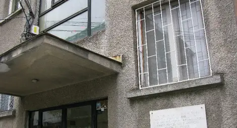 Паметната плоча на Стоян Михайловски се върна на старото си място