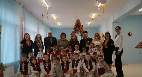 Концерт-спектакъл под наслов &bdquo;Пролетно веселие&ldquo; изнесоха децата от ДГ &bdquo;Пинокио&ldquo; в Русе /галерия/