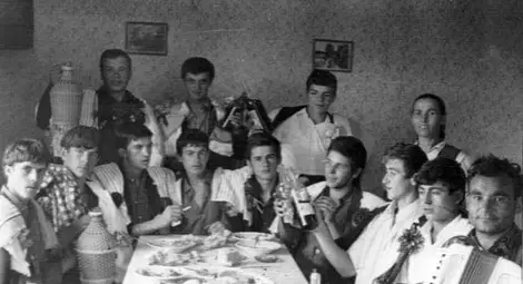 Шануването на войниците в родопското село Жребичко и песента &bdquo;Девойко мари хубава&rdquo; /галерия/