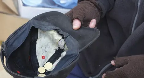 Пиян просяк отвърнал с шамар на съвет да се хване на работа Пиян просяк отвърнал с шамар на съвет да се хване на работа