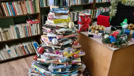 Елха от книги посреща читатели в Долна Студена Елха от книги посреща читатели в Долна Студена